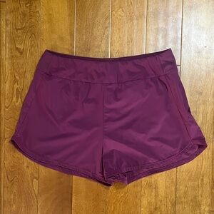 Nike Women's Burgundy Athletic Shorts Size XL Running Walking Gym Workout
